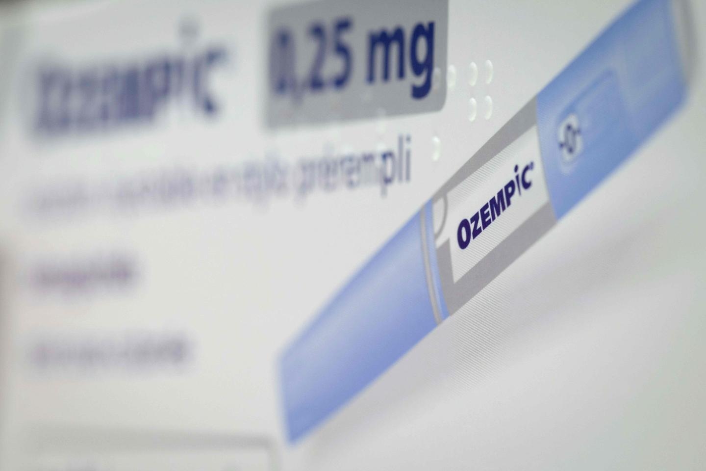 A Agência de Segurança de Medicamentos está tomando medidas legais contra a venda online de medicamentos antiobesidade, como Ozempic e Mounjaro.