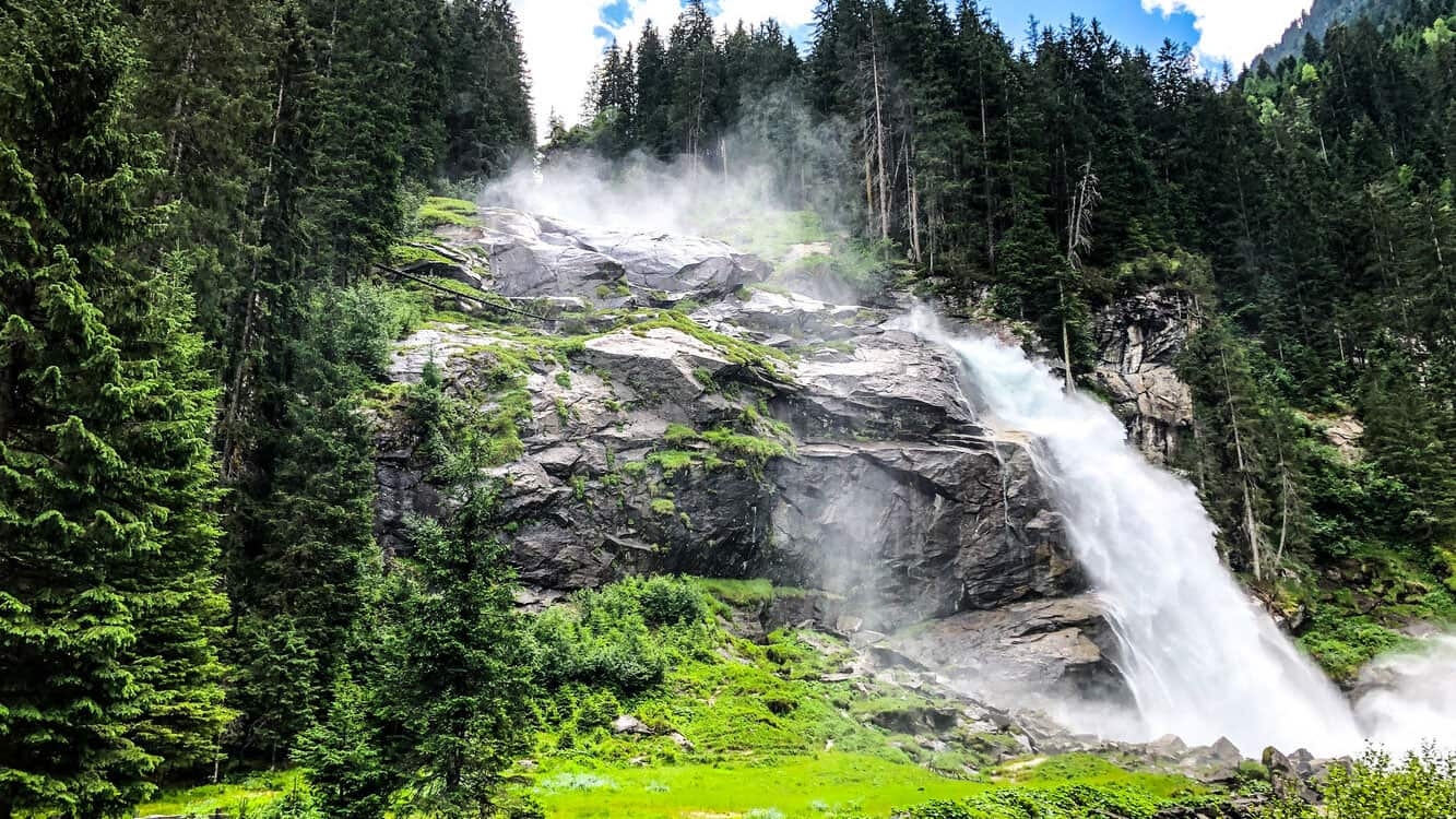 Experience waterfalls up close: Top 10: Alpine tours by waterfalls