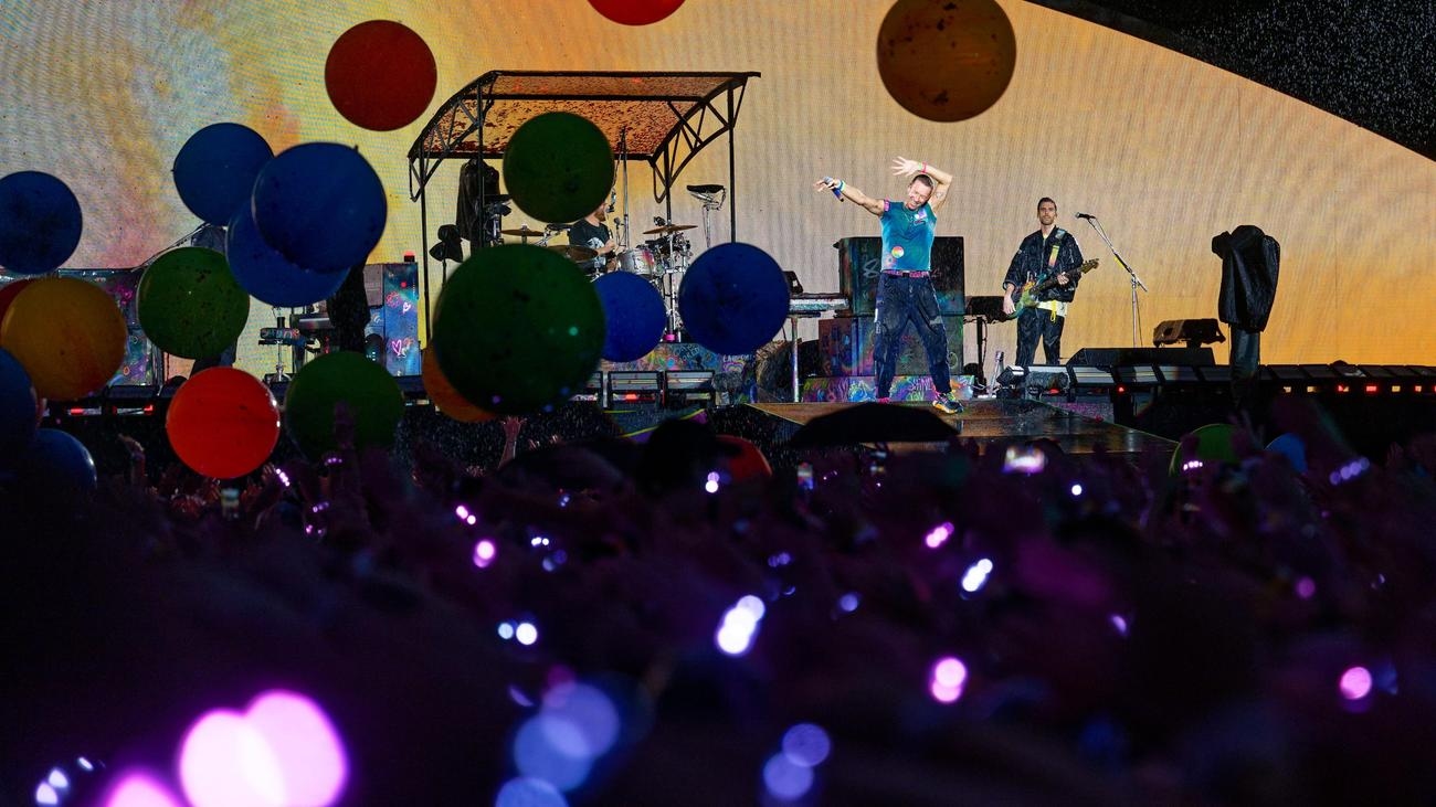 Coldplay concert: Tech CEO resigns after Kisscam video with employee