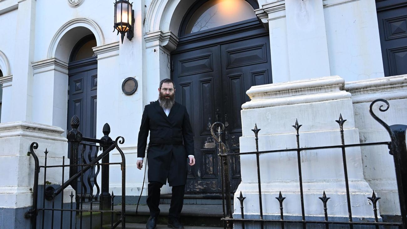 Anti-Semitism: Suspect arrested after arson attack on Melbourne synagogue