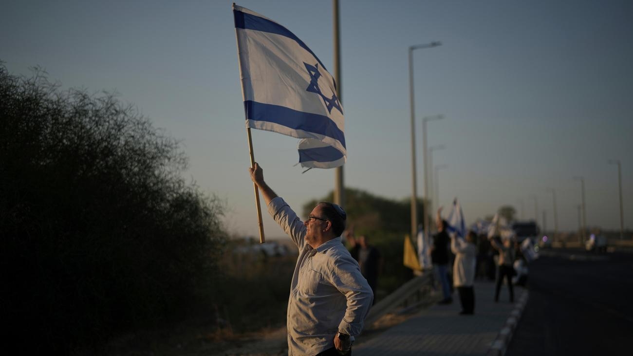 Gazastrook: Vrijlating van overlevende Israëlische gijzelaars is begonnen
