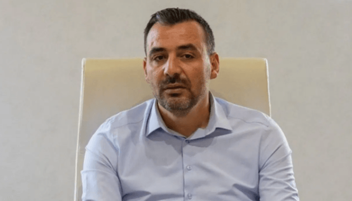 Mehmet Çiçek, do CHP, foi eleito vice-prefeito de Manavgat.
