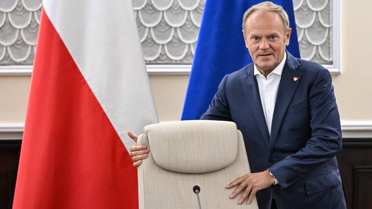 Will the reconstruction help the government overcome the crisis? Poles have spoken out.