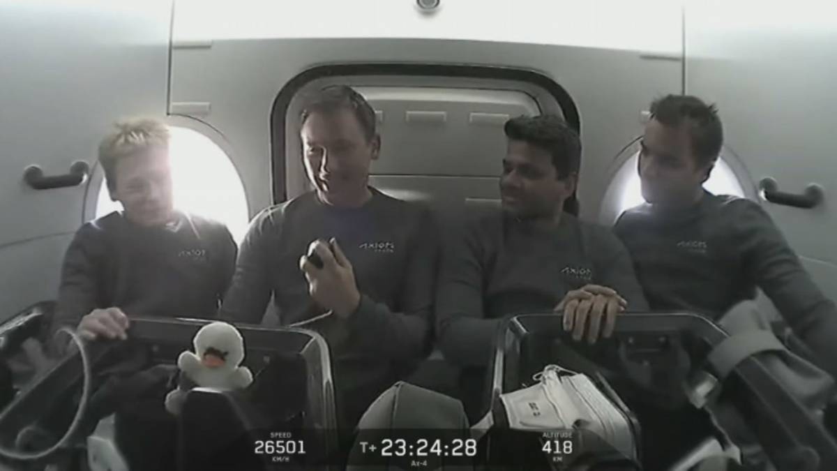 Sławosz Uznański-Wiśniewski in een baan om de aarde. "Groeten vanuit de ruimte"