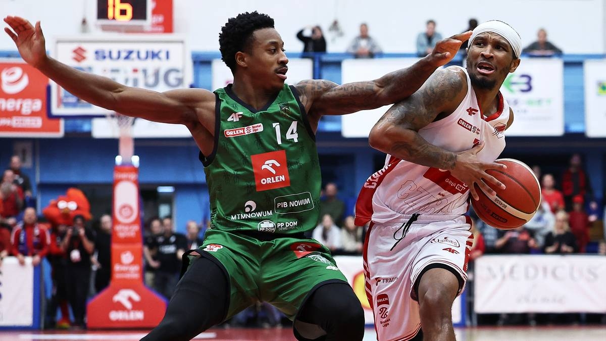 Energa Czarni melhor que a estreante