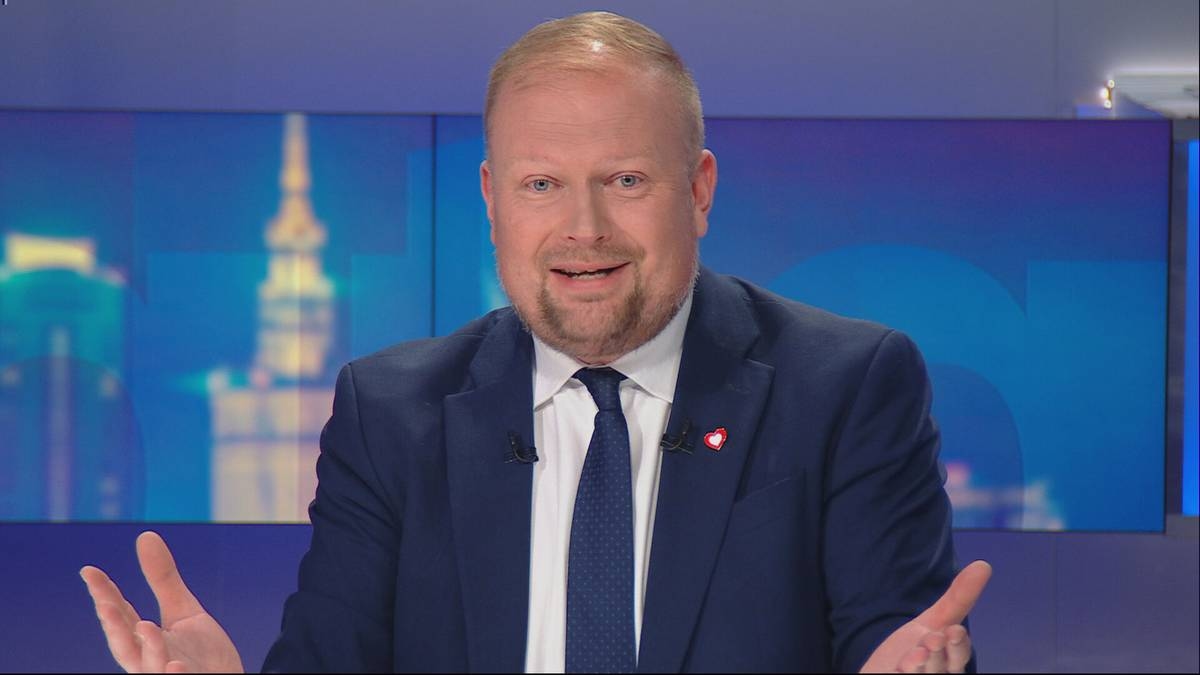 Ziobro entrou em contato com o estúdio. Zembaczyński troveja: Ele está latindo para nós.