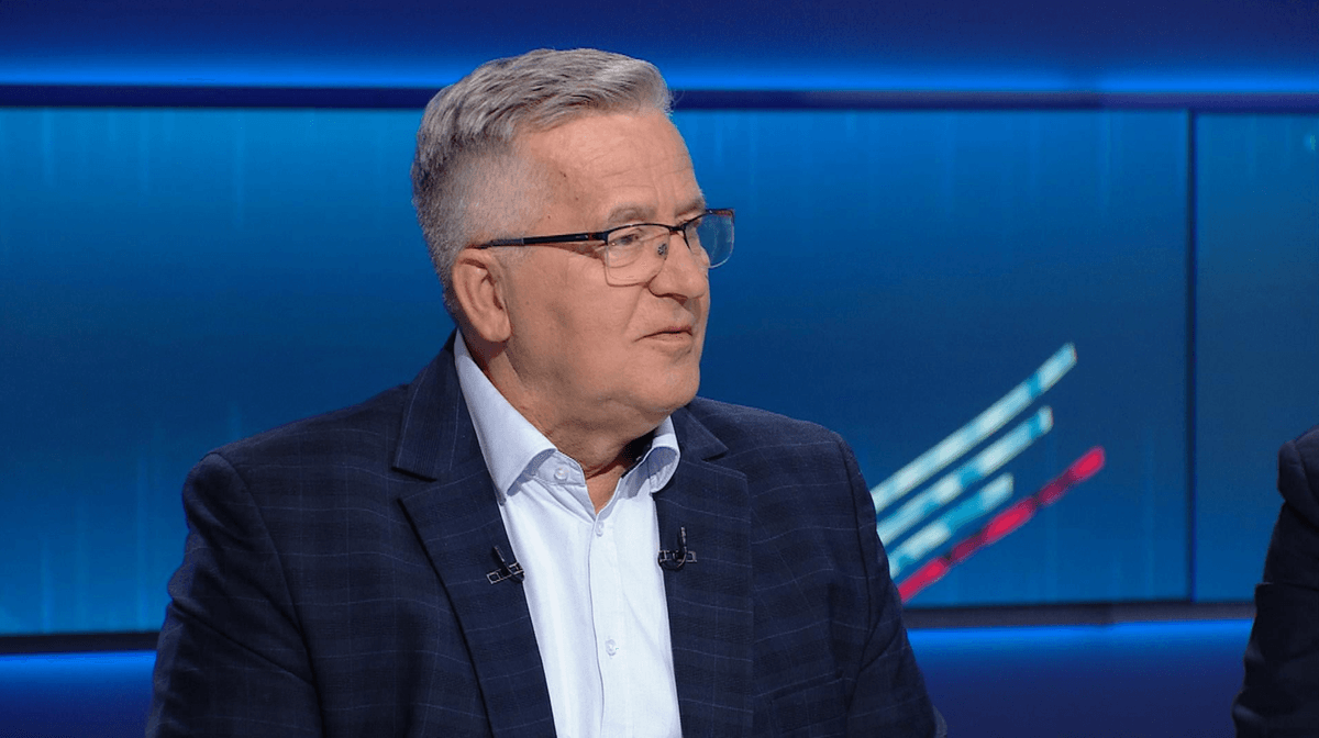 "Desmoralizó las relaciones con Putin". Komorowski critica las decisiones de Trump