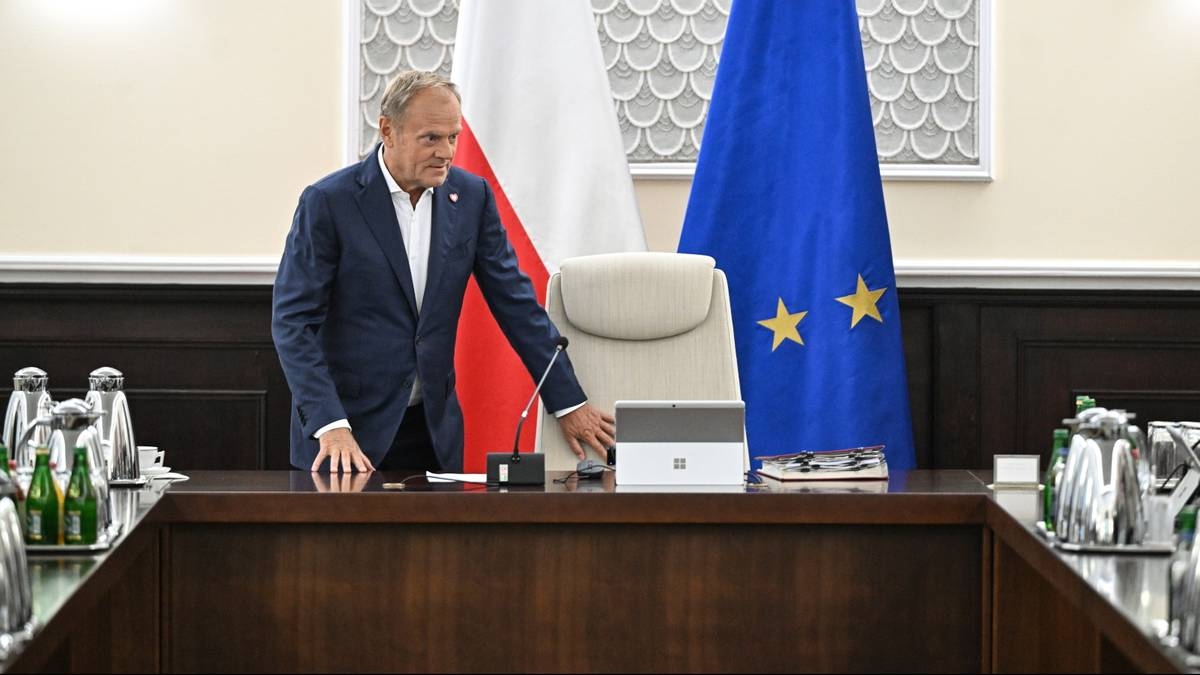 "We'll manage," Tusk promises on the day of Nawrocki's inauguration.