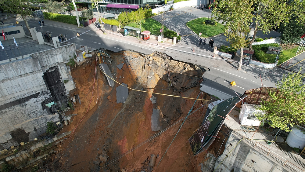 Straßeneinsturz in Sarıyer: Erdgas eingeschlossen, Explosion