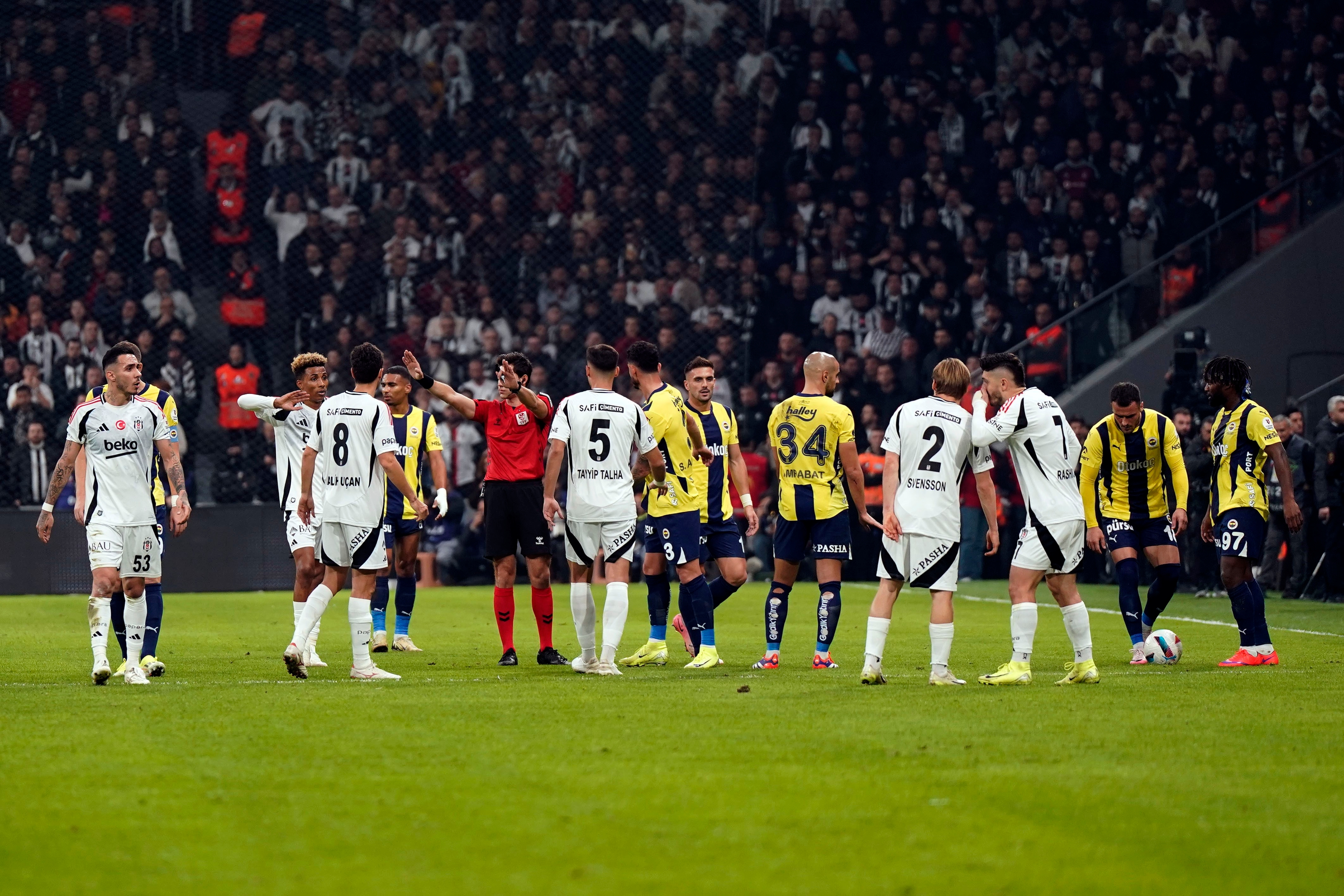 Fenerbahce und Besiktas bei ihrem 361. Spiel