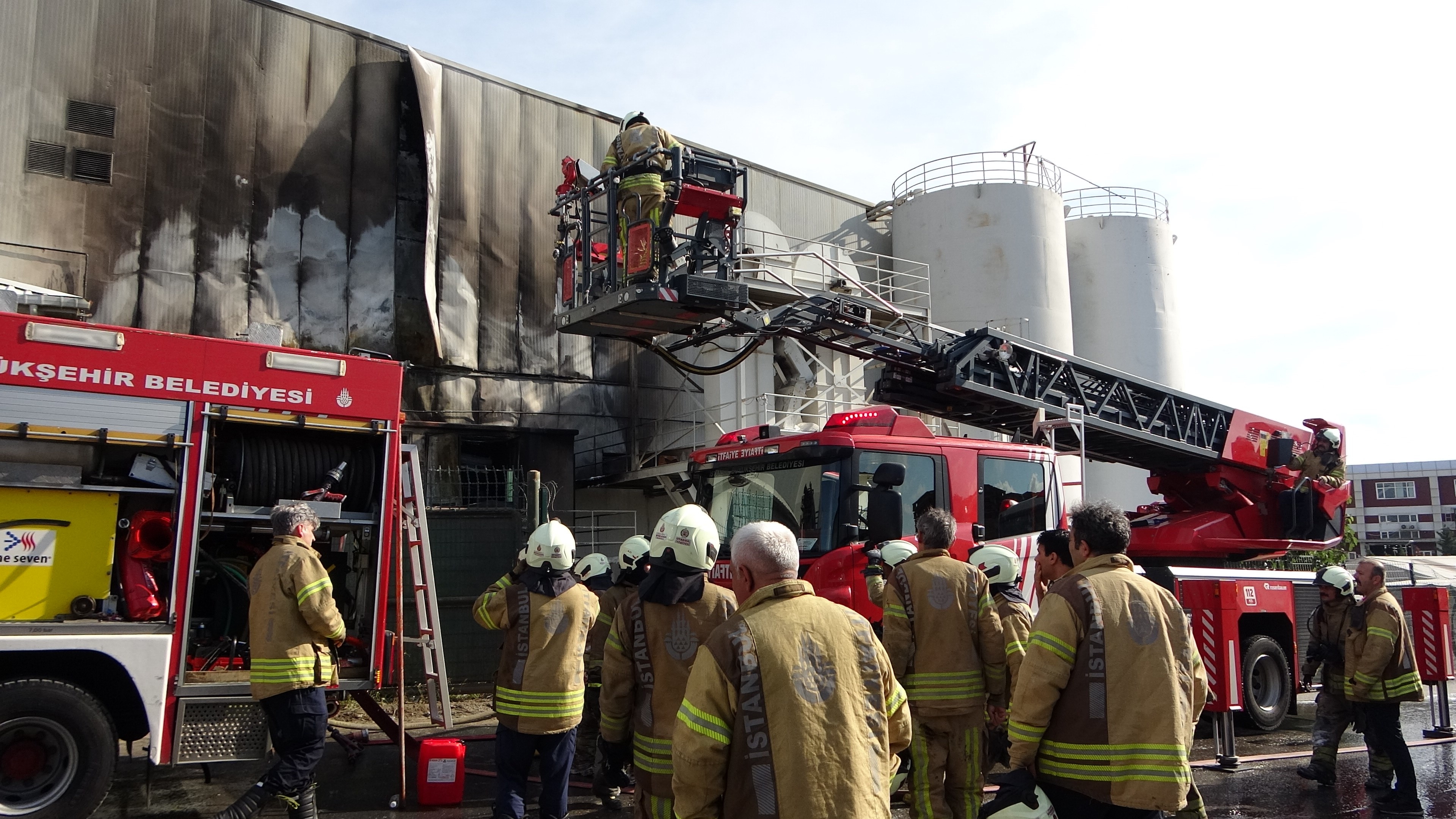 Factory fire in Tuzla: Flames from generator spread to exterior