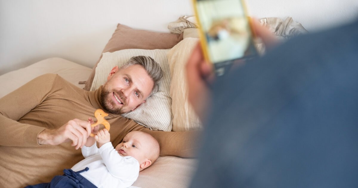 „Sharenting”: co wziąć pod uwagę przed udostępnieniem zdjęć dziecka w Internecie