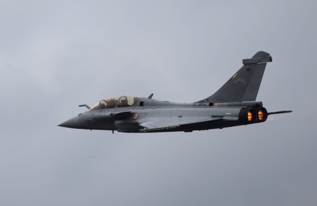 Rafale Bragards and Chaumontais gendarme cadets on the Champs