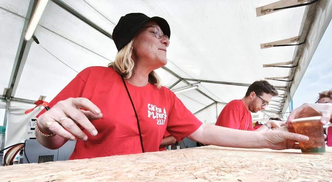 Feathered Dog: Mais de 600 voluntários e profissionais no convés
