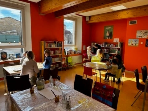 Nella mediateca i bambini hanno risvegliato i loro sensi