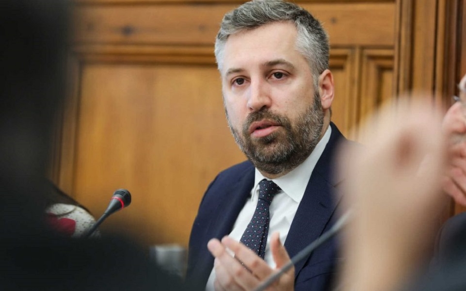 Pedro Nuno Santos beschuldigt Montenegro ervan de realiteit van gepensioneerden niet te kennen