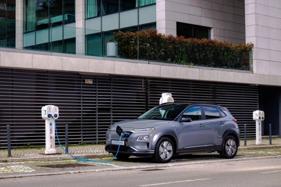 Mobi.E tarafından başlatılan yarışmanın ikinci aşaması, 18 belediyede 40 istasyonun daha kurulmasına olanak sağlayacak