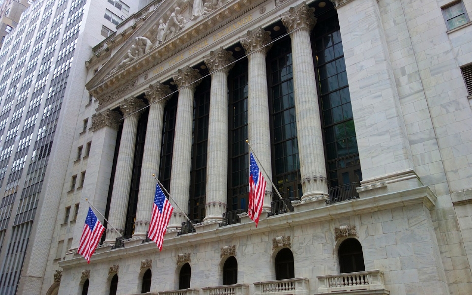 Wall Street cierra la sesión en territorio negativo por anuncios arancelarios