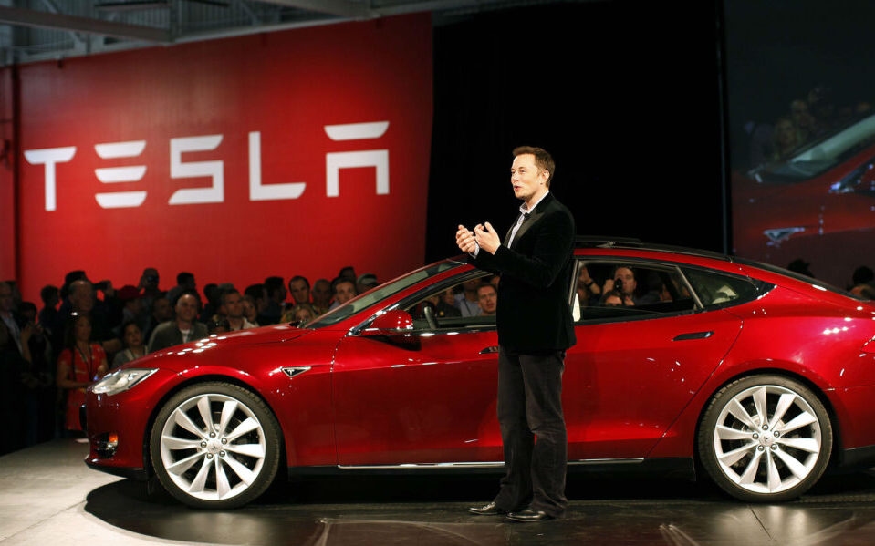 Tesla cae más de un 7% después de que Musk anunciara que formará un nuevo partido