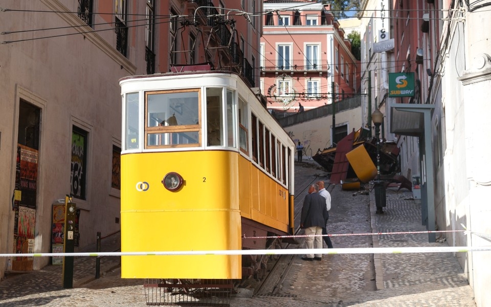 Elevador da Glória: Câmara de Lisboa quer criar “fundo de apoio às vítimas”