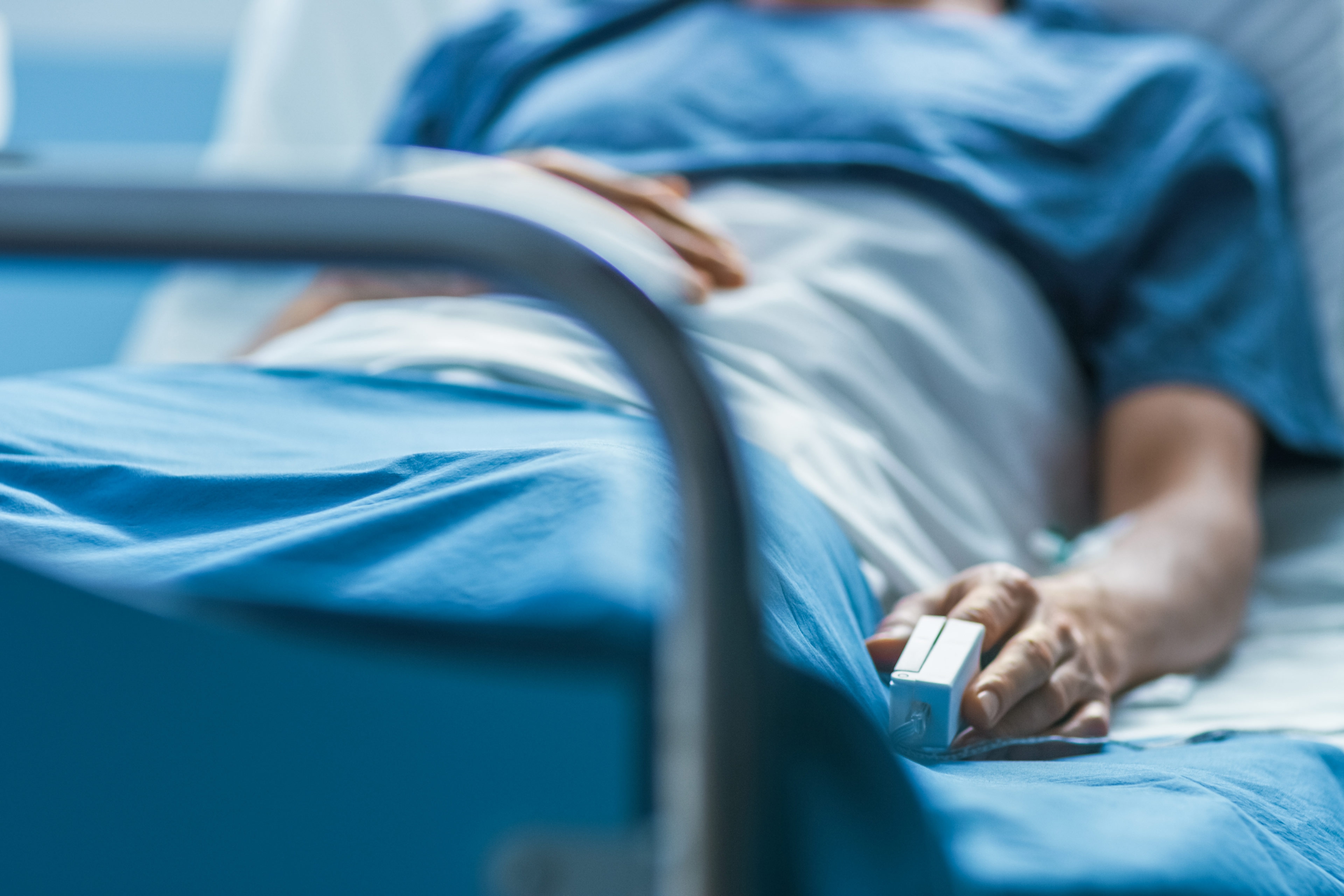 Le grandi lacune nei programmi di assistenza sanitaria ospedaliera comportano che i pazienti debbano ancora pagare il conto