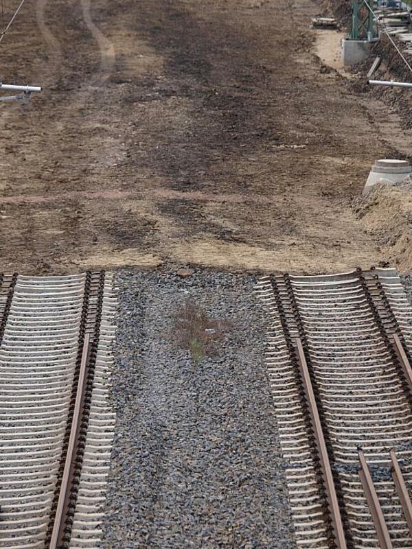 Mimo utworzenia specjalnego funduszu infrastrukturalnego Deutsche Bahn nie dysponuje wystarczającymi środkami finansowymi na rozbudowę sieci kolejowej zgodnie z planem w tej kadencji legislacyjnej.