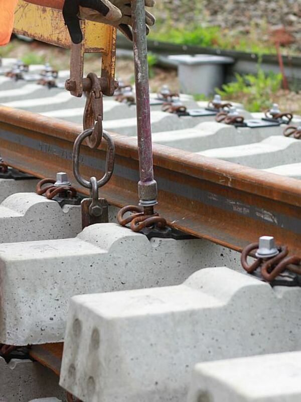 Die zusätzlichen Milliarden, die der Bund der Bahn in den vergangenen Jahren zur Verfügung gestellt hat, haben die Sanierung des Schienennetzes kaum beschleunigt.