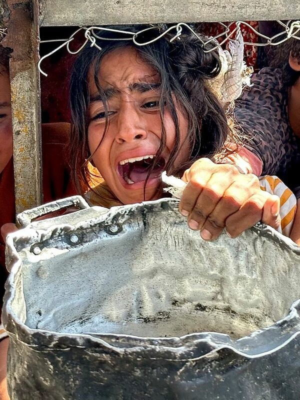 Segundo fontes palestinas, soldados israelenses dispararam novamente tiros na área de um ponto de distribuição de ajuda humanitária.