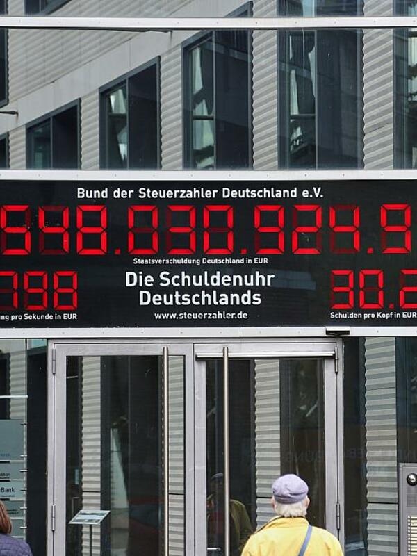 At the end of 2024, the total public budget was indebted to the non-public sector by EUR 2,510.5 billion.