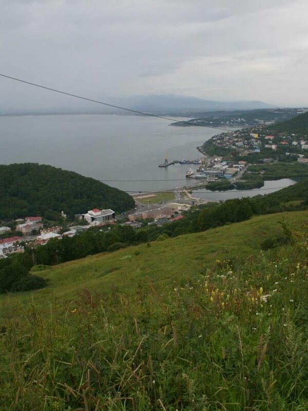 A terra está tremendo violentamente na península oriental de Kamchatka.
