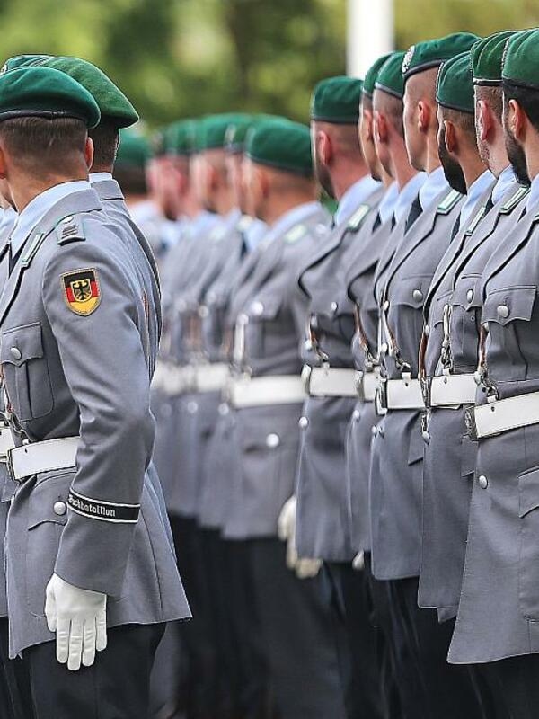 A vice-presidente do grupo parlamentar do SPD, Siemtje Möller, apoia as considerações do chanceler Merz sobre o serviço militar obrigatório para mulheres.