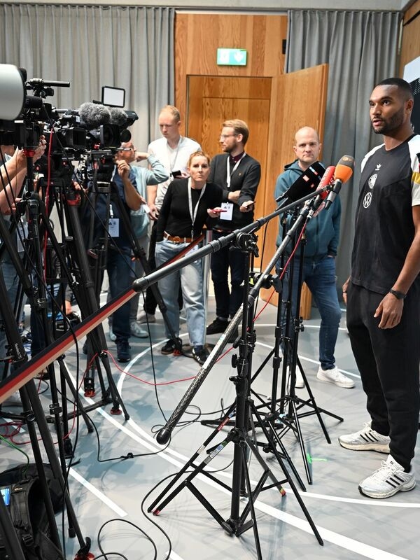 Início em Bratislava: Jonathan Tah alerta sobre a Eslováquia e exige concentração total – por que a primeira partida das eliminatórias da Copa do Mundo será um verdadeiro teste para a seleção alemã.