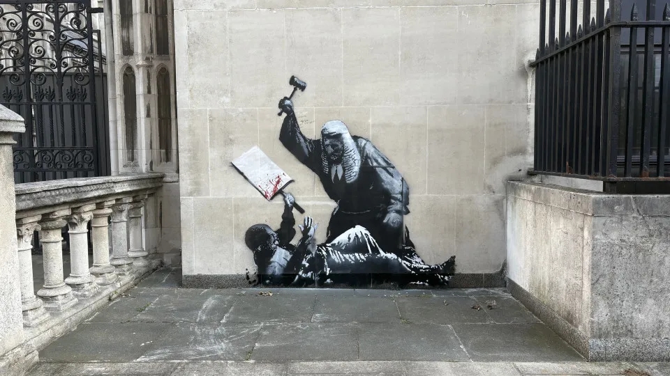 Banksy artwork to be removed to maintain building's "original character"
