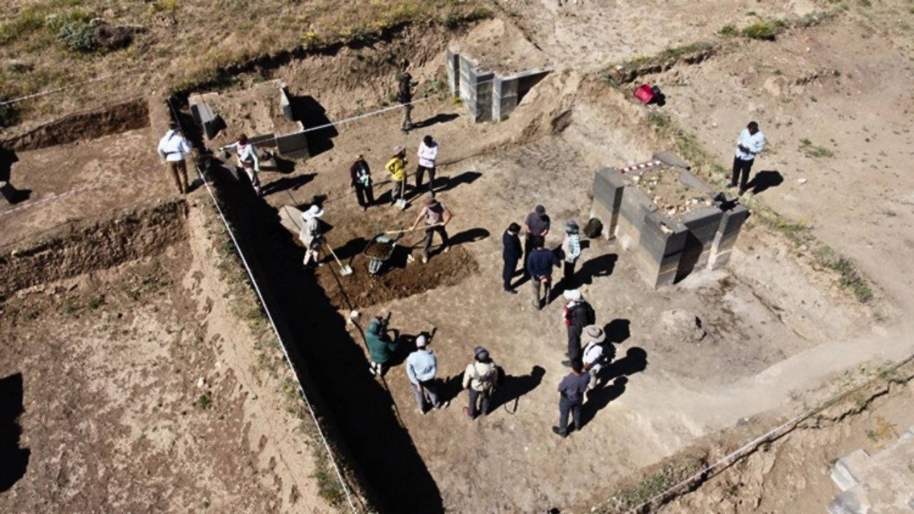 Se descubrieron 49 "patas de elefante" en el castillo de Kef, al pie del monte Süphan.