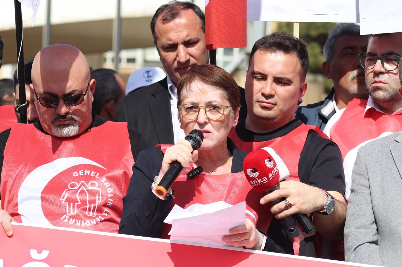 Genel Sağlık-İş maakte de eisen van de zorgmedewerkers voor collectieve onderhandelingen bekend: Het overheidsbeleid heeft de zorgmedewerkers uitgeput.