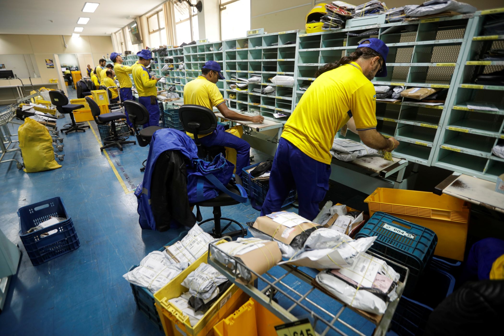 Na miljardenverlies kondigt Correios opschorting van vakanties en vermindering van werkuren aan