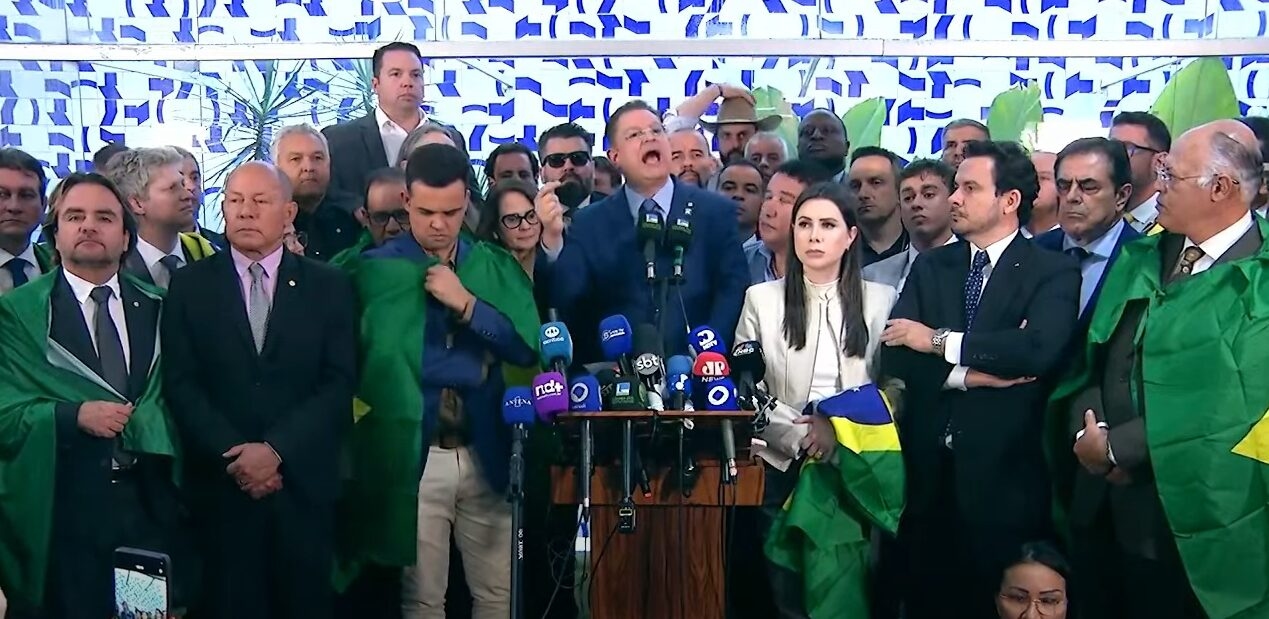 Muhalefet, Moraes'in görevden alınmasına odaklanan Bolsonaro yanlısı bir saldırı başlattığını duyurdu
