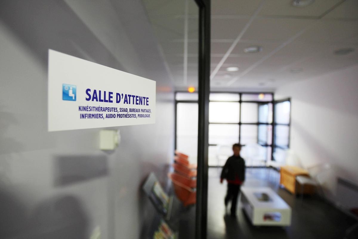 Desiertos médicos: El Senado regula la instalación de médicos y valida el "Pacto" de Bayrou.