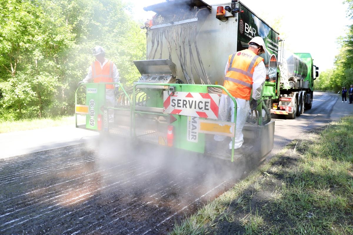 Circunvalación de Sarlat: la superficie de la carretera se repavimentó mediante un innovador proceso de fibra de vidrio