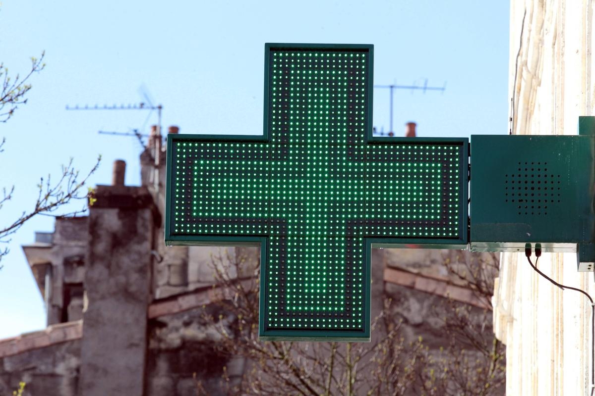 Health: Despite the rise of online sales, the French remain loyal to pharmacies for their healthcare purchases