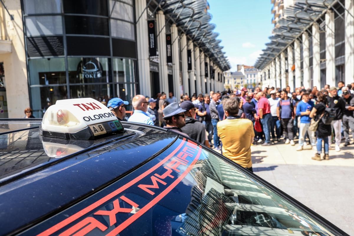 Angry Taxis: Medical Transport at the Heart of the Problem, What Will the New Pricing Change?