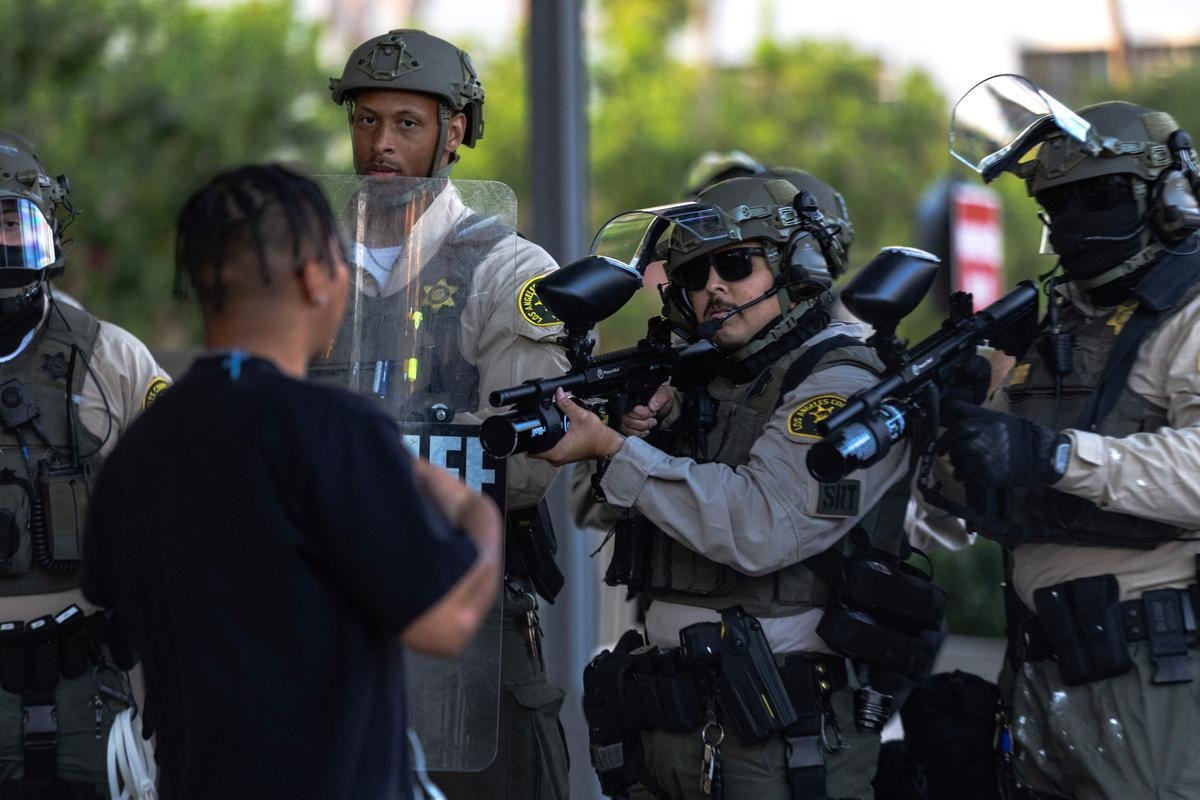 Disturbios en Los Ángeles: El despliegue de la Guardia Nacional por parte de Trump se considera ilegal
