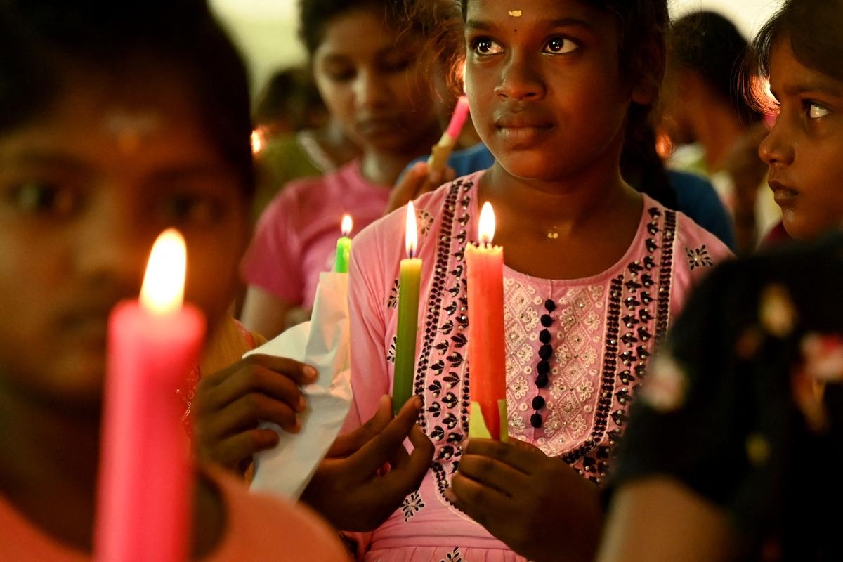 Queda do Boeing Air India: Funerais de 279 vítimas começam neste domingo na Índia