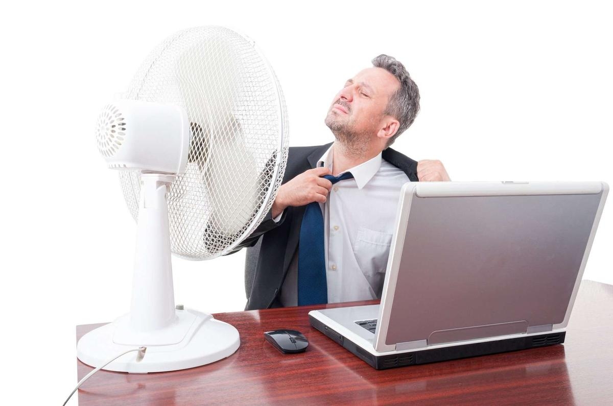 Trabalhando de bermuda? O que você pode (e não pode) usar em calor extremo