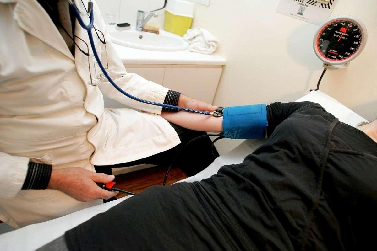 Paros laborales: médicos de cabecera denuncian presiones de los seguros de salud para limitarlos