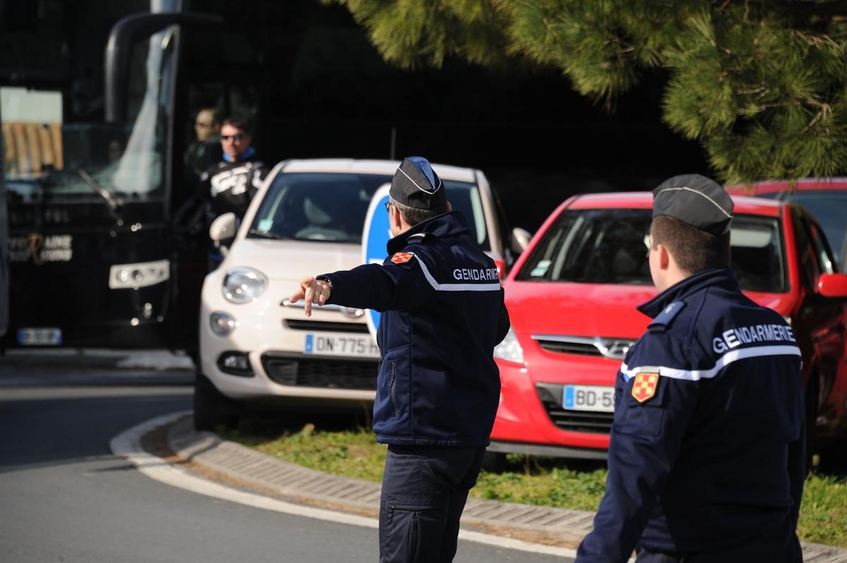 Saint-Jean-d'Angle: Trzy samochody w wypadku, jeden z nich ląduje na dachu