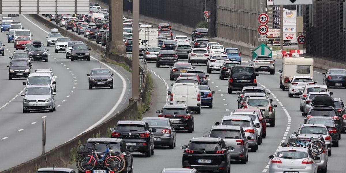 Fin de semana de atascos: ya se acumulan 500 km de atascos, la A10 se ve gravemente afectada