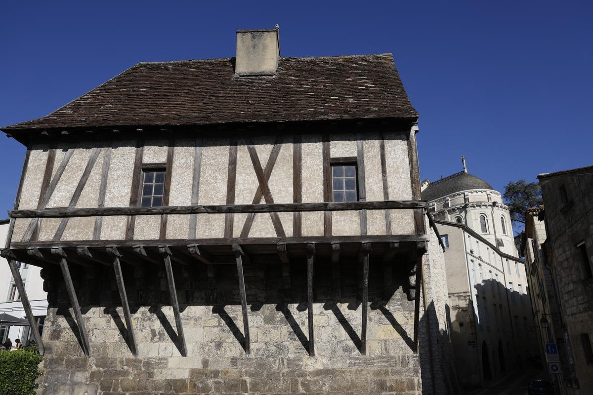 „Die Leute fragen sich, was es ist“: Wozu diente dieses Haus auf einem Hügel in Périgueux?
