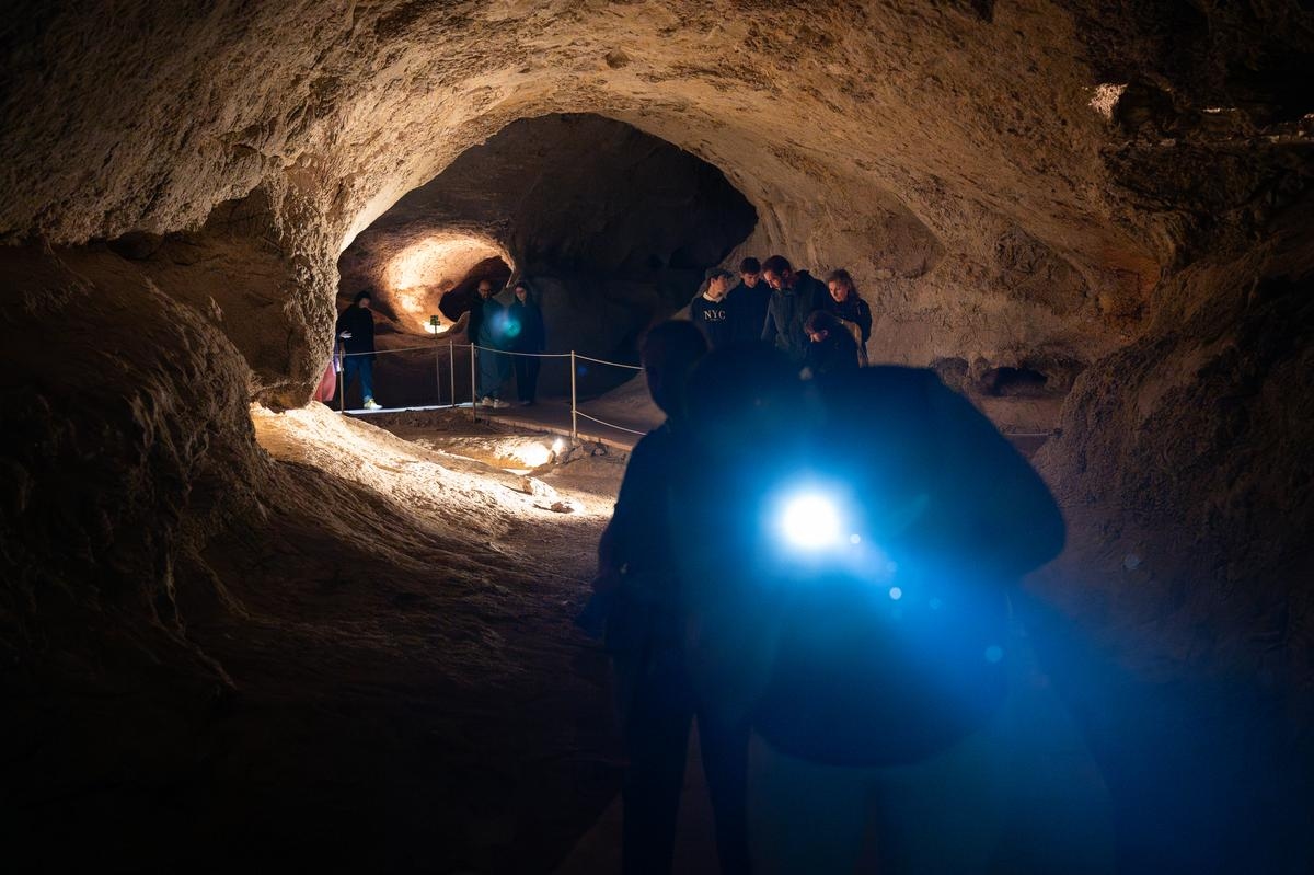 “Ainda é um pouco assustador, mas está tudo bem”: encontro com morcegos ao cair da noite nas cavernas de Sare