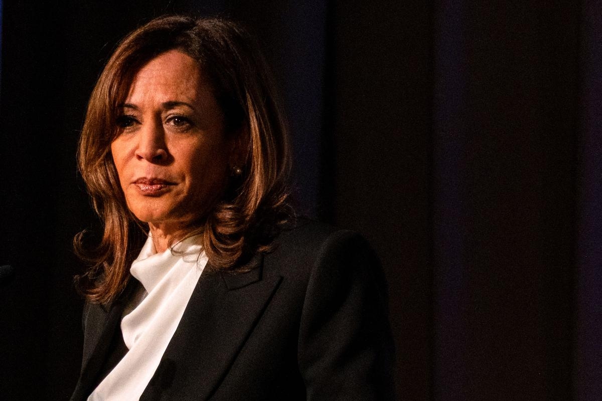 Donald Trump revoca la protección policial a Kamala Harris, lo que genera indignación